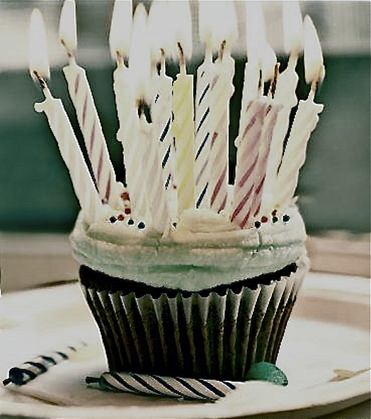 the_birthday_cupcake_by_instantvoodo