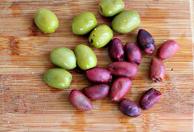 white bean olive hummus1
